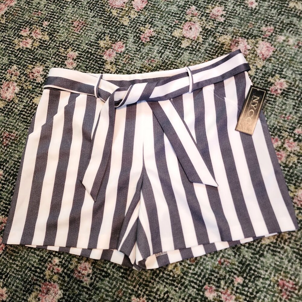 New York Clothing Co women's 12 White/Gray striped Pull on shorts Tie Front NWT